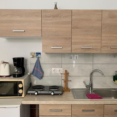 Holodek Apartments Ground & Semibasement Atenas Exterior foto