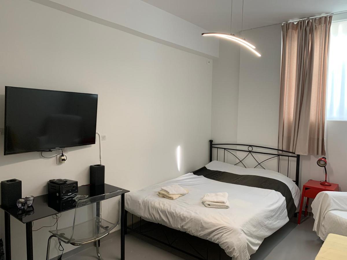 Holodek Apartments Ground & Semibasement Atenas Exterior foto