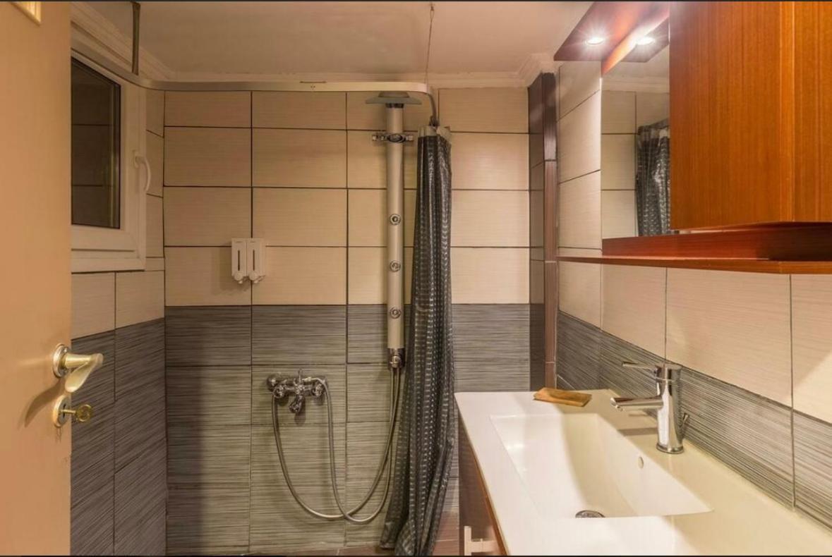 Holodek Apartments Ground & Semibasement Atenas Exterior foto